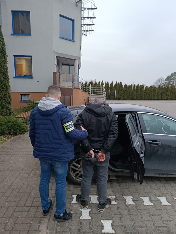Kępińscy policjanci zatrzymali 5 osób w akcji „Poszukiwany”
